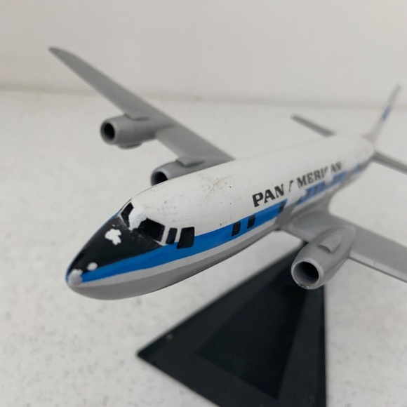 Vintage 1980s Pan American 6110C Airplane Model and Display Stand - Picture 7 of 16